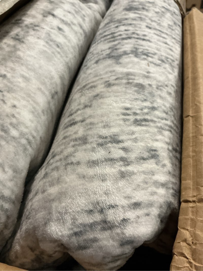 Condition photo showing Good Condition for Valenrug Washable Rugs 8x10 - Non Slip 8x10 Area Rugs for Living Room, Stain Resistant Area Rugs for Bedroom, Foldable Machine Washable Area Rug(8'x10', Grey) 09-grey 8' x 10' (Rectangular)