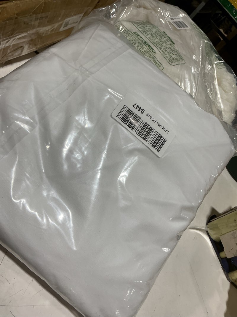 Condition photo showing New/Like New for amazon basics zippered waterproof mattress encasement, king encasement king