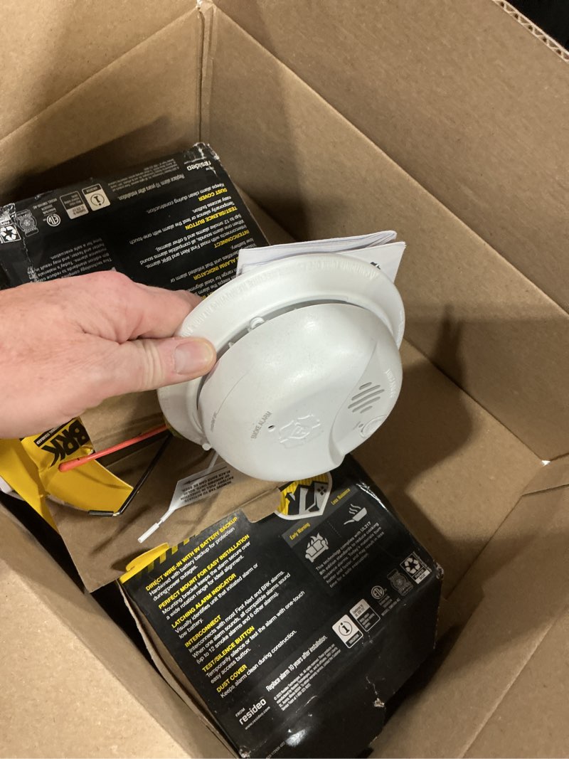 Condition photo showing Good Condition for first alert smi100-ac, hardwire interconnect smoke alarm with battery backup, 3-pack