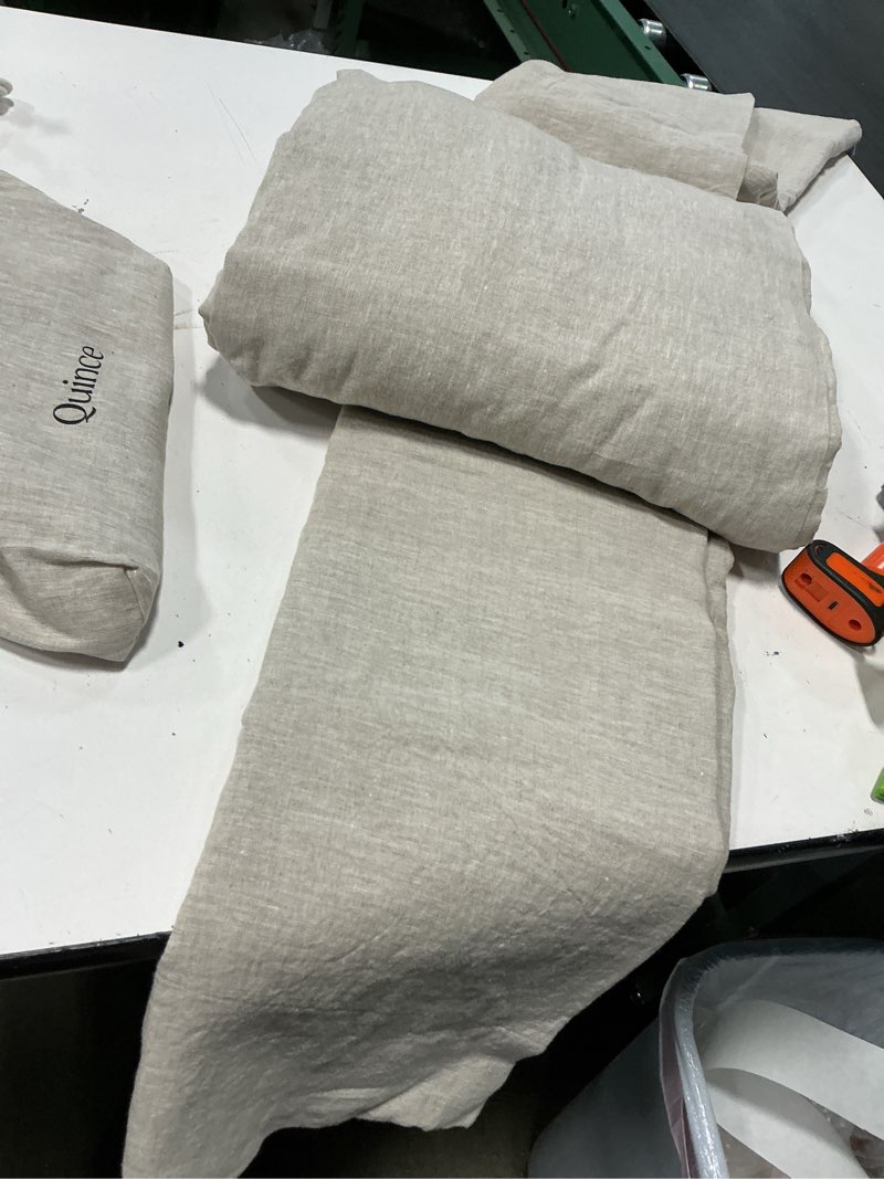 Condition photo showing Good Condition for european linen fitted sheet set color natural chambray(size 110in x 105in)