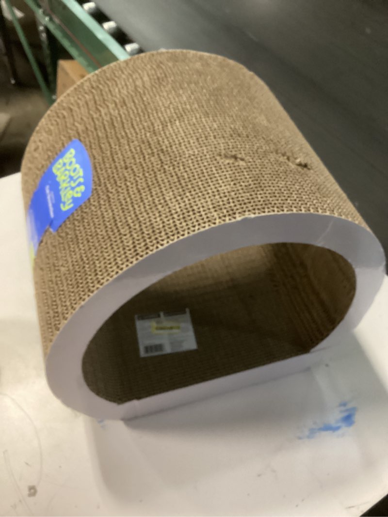Condition photo showing New/Like New for tunnel cat scratcher - boots & barkley™