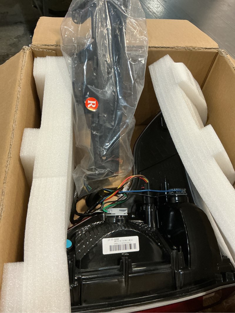 Condition photo showing Good Condition for right tail light assembly compatible with 2011-2015 explorer passenger side rear brake lamp with bulbs taillamp fo2801226c bb5z13404c