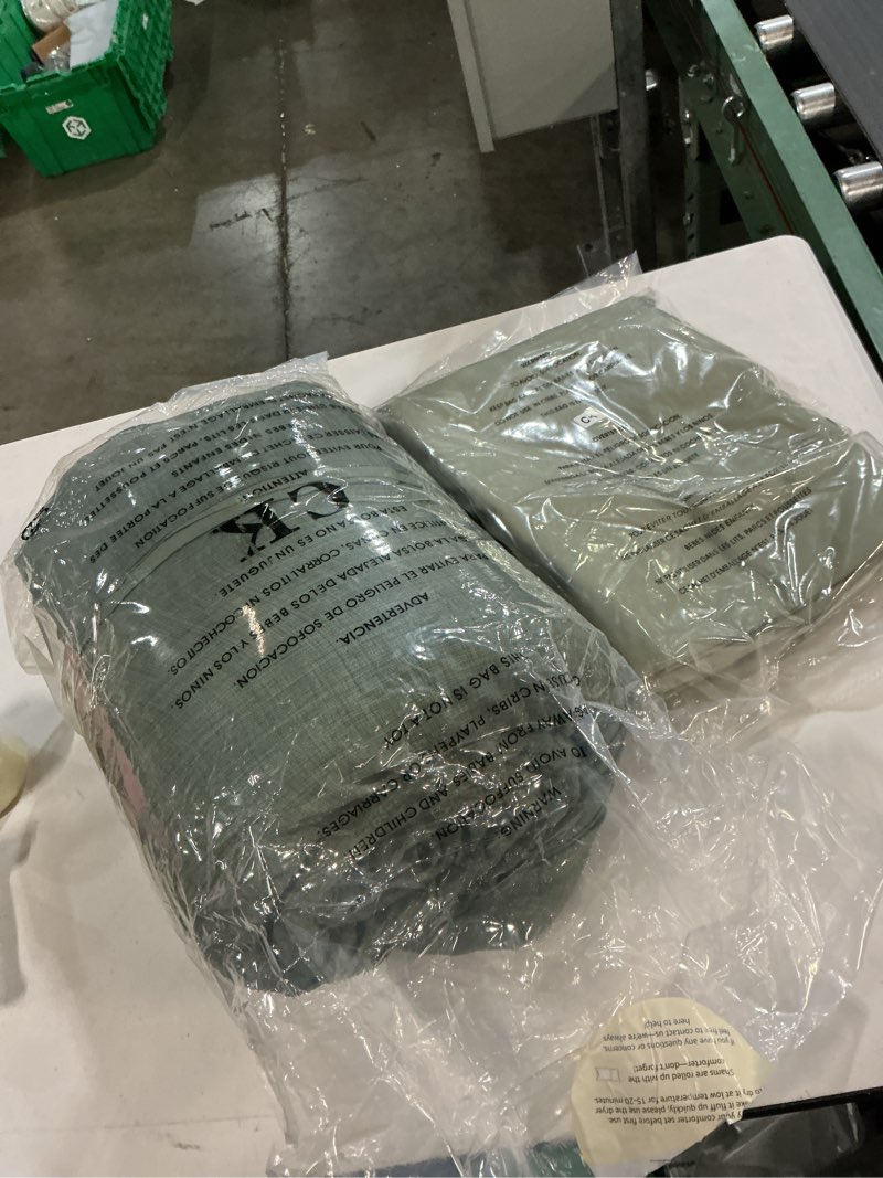 Condition photo showing New/Like New for Bedsure Comforter Set Queen Size Grayish Olive Green - Cotton Fabric with Microfiber Inner Fill, Queen Comforter Set for All Seasons, 3 Pieces, 1 Comforter (90"x90") and 2 Pillow Cases (20"x26") 01 - Grayish Olive Green Queen