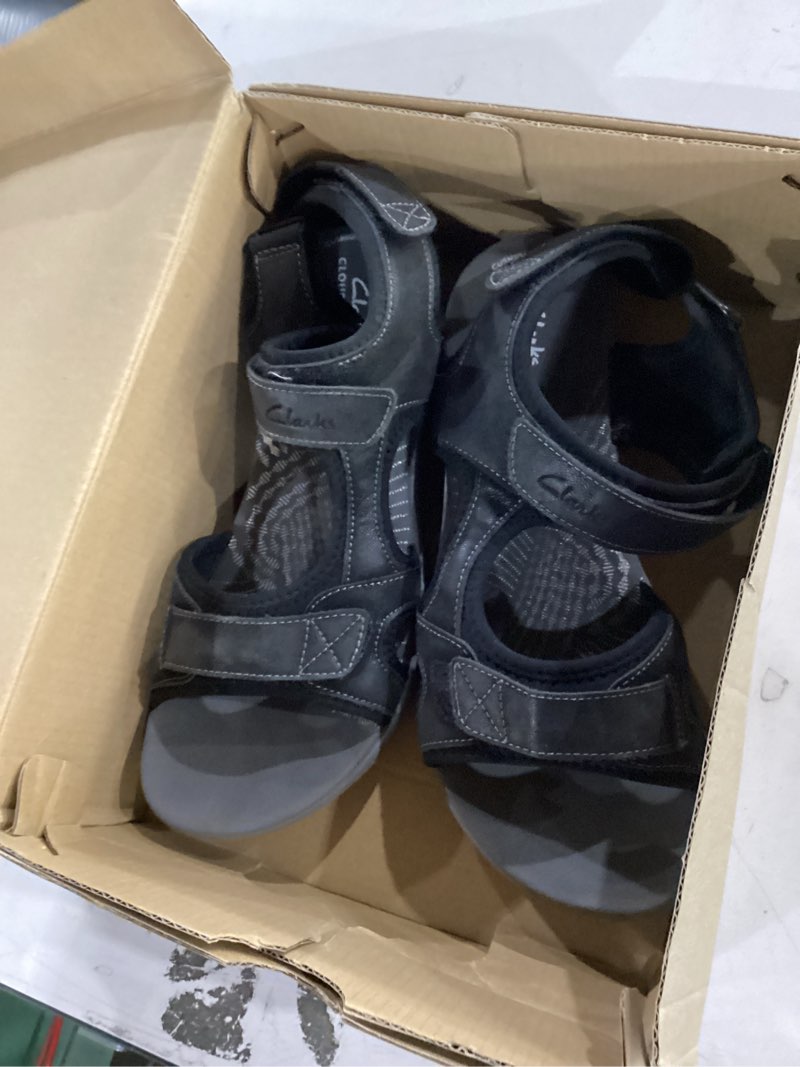Condition photo showing Good Condition for clarks women's mira bay flat sandals 6.5 black textile