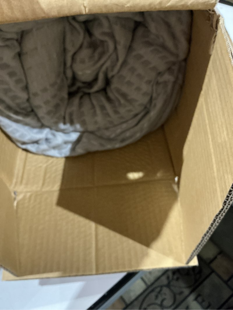Condition photo showing Good Condition for mlily tri-fold memory foam mattress topper, 4 inch single folding mattress with collapsible and washable cover, travel and guest mat, 75"×25"×4", grey 4 inch small single