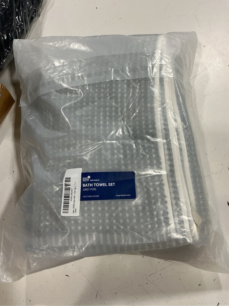 Condition photo showing New/Like New for onsen sculpted terry bath towels, 100% american cotton, quick dry lint free, lightweight absorbent bath towel set with hanging loop, 28x55 in (grey fog, 2x bath towel) grey fog 2x bath towel