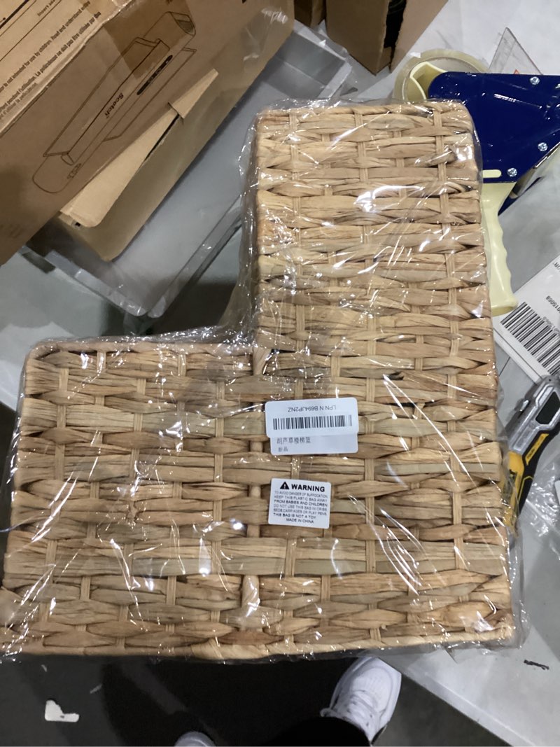 Condition photo showing Good Condition for yahuan stair basket with handles, woven water hyacinth stair baskets for carpeted stairs, stair storage basket staircase basket for wooden stairs (water hyacinth)