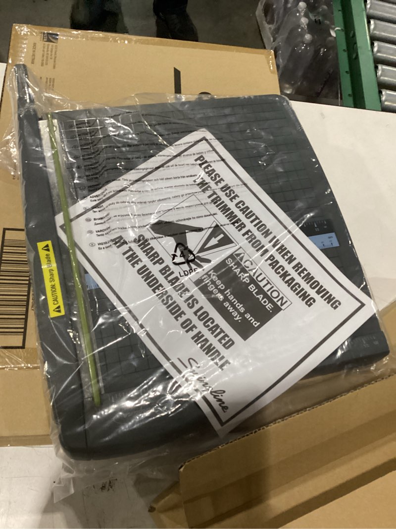 Condition photo showing New/Like New for swingline classiccut lite paper trimmer  10 sheets  durable plastic base  13 x 19 1/2