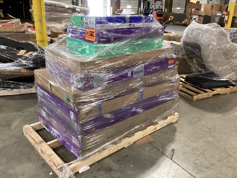 Broken TV Pallet, 10 TVs, Roku, Samsung, Vizio, 10