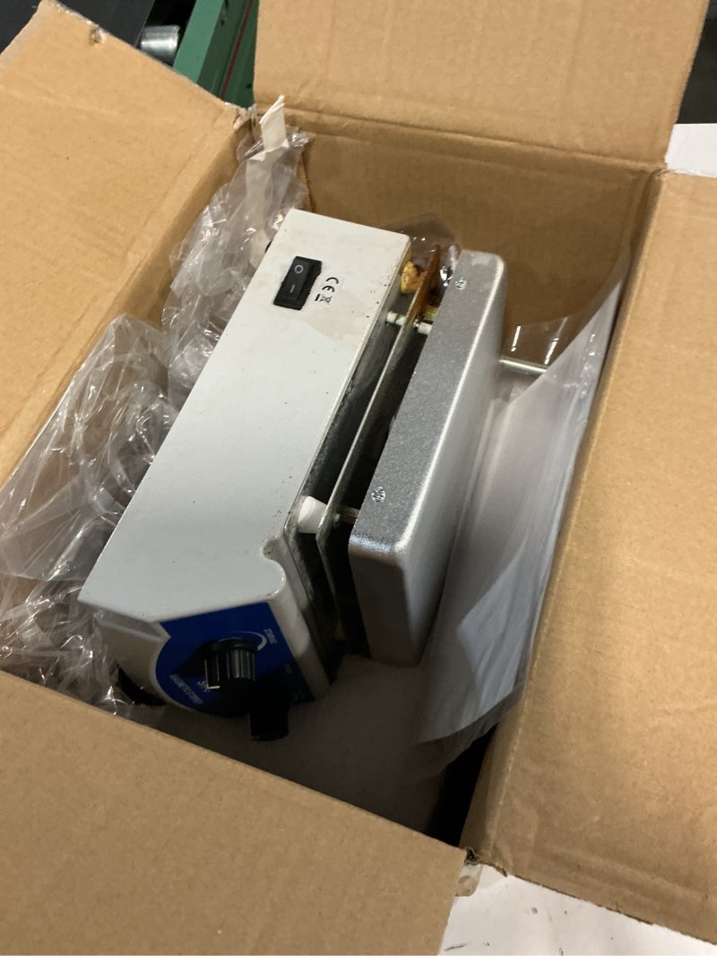 Condition photo showing As Is for slendor magnetic stirrer hot plate mixer 3000ml stirring capacity 6.7 x 6.7 inch max 520°f hotplate and 100-2000 rpm stirrer, stirring bar & support stand included sh-3