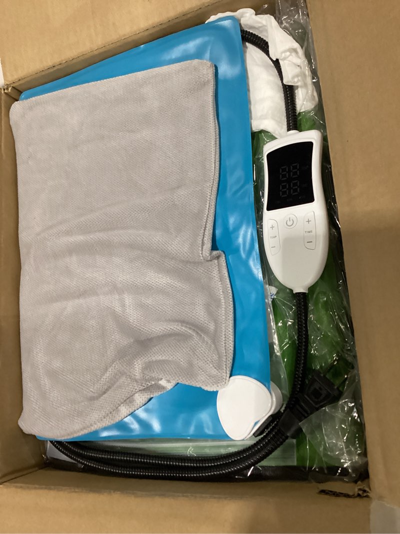 Heated Cat House for Outside use 900D Oxford Cloth, Outside Cat House Weatherproof with Remote Control Heating Pad, Insulated Cat Houses with Sloped Roof for Drainage, Raised Legs to Isolate Moisture