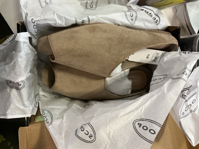 Condition photo showing Good Condition for (size 9.5)scoop women's faux leather peep toe mules