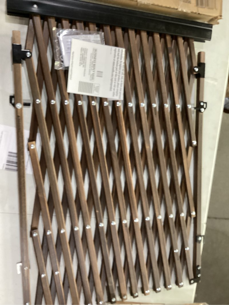 Expanstion walk thru room divider gate