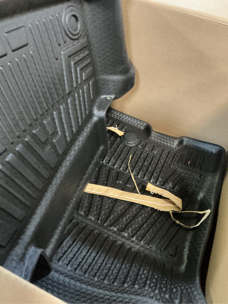 Condition photo showing As Is for floor mats for 15-23 jeep cherokee 