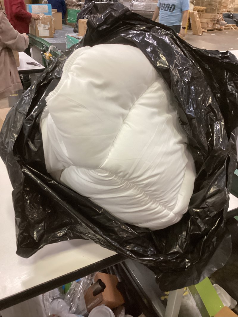 Condition photo showing As Is for ((Similar))Utopia Bedding Quilted Fitted Mattress Pad, Queen Size, Elastic Fitted Mattress Topper Protector and Cover with Deep Pocket Stretches up to 16 Inches, Machine Washable (White) White Queen (Pack of 1)