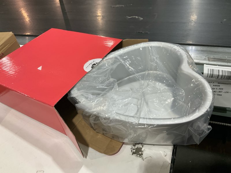 Condition photo showing Good Condition for heart cake pan