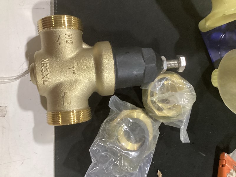 Condition photo showing Good Condition for 1" nr3xldu bronze water pressure reducing valve, 1-nr3xldu with double union fnpt connection, has a built-in stainless steel filter screen, no lead water pressure regulator for home & commercial use