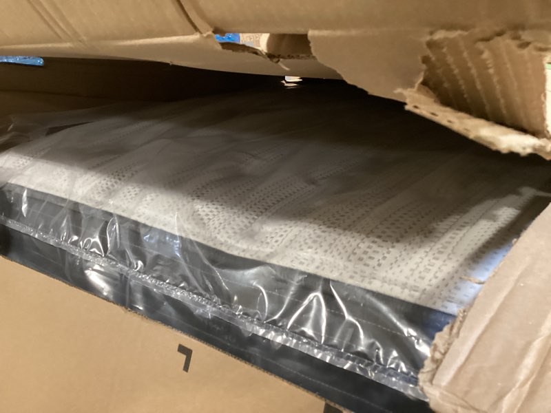 Condition photo showing Good Condition for beautyrest silver queen mattress (similar item)