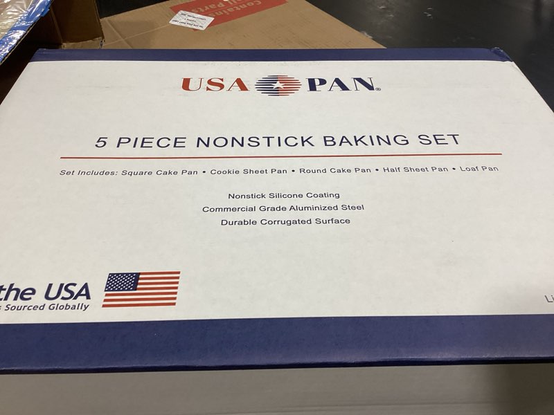 Condition photo showing New/Like New for usa pan bakeware aluminzed steel 5-piece set half, cookie sheet, loaf, square, round cake pan