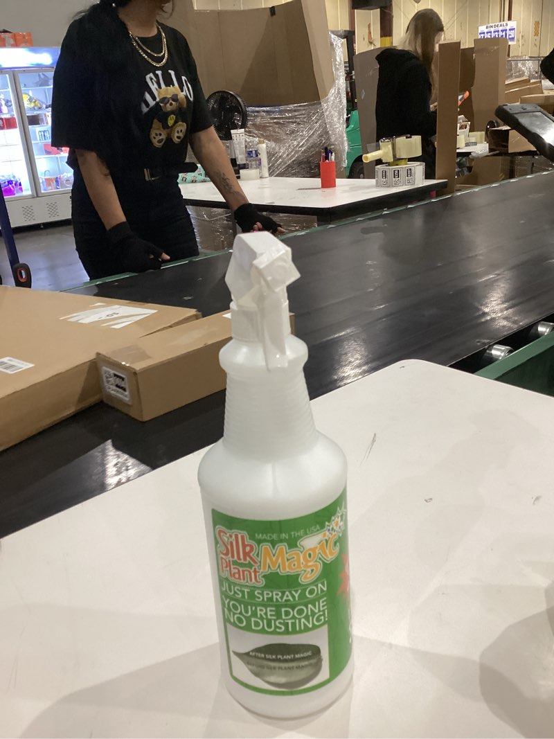 Condition photo showing New/Like New for screen magic spm32t silk plant cleaner spray - cleans artificial plants, easy trigger sprayer