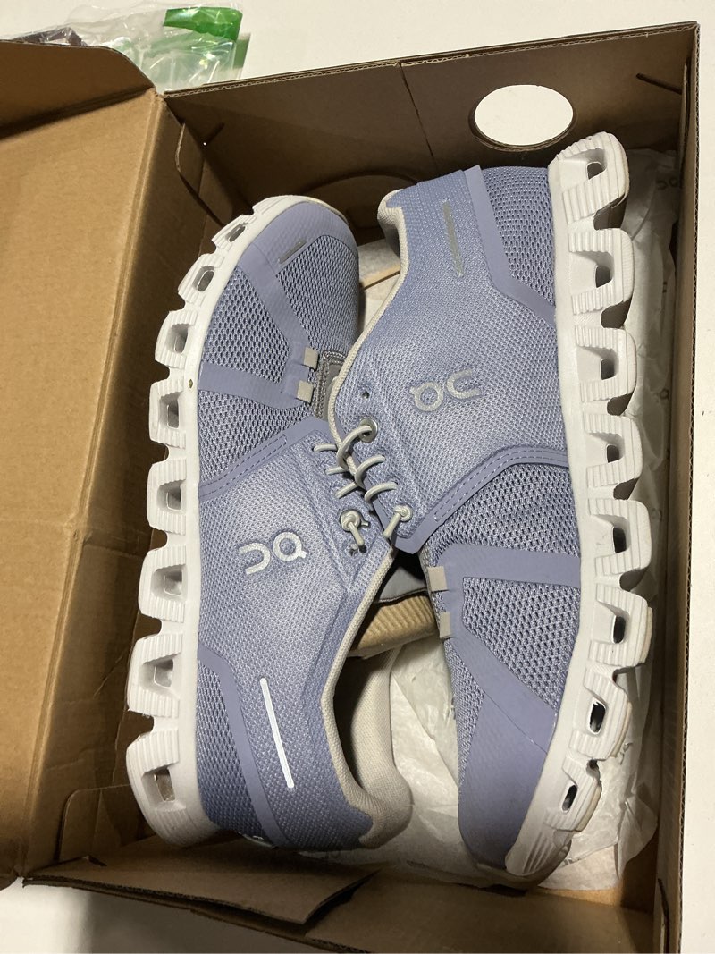 Condition photo showing Good Condition for on women's cloud 5 sneakers 9 nimbus/alloy
