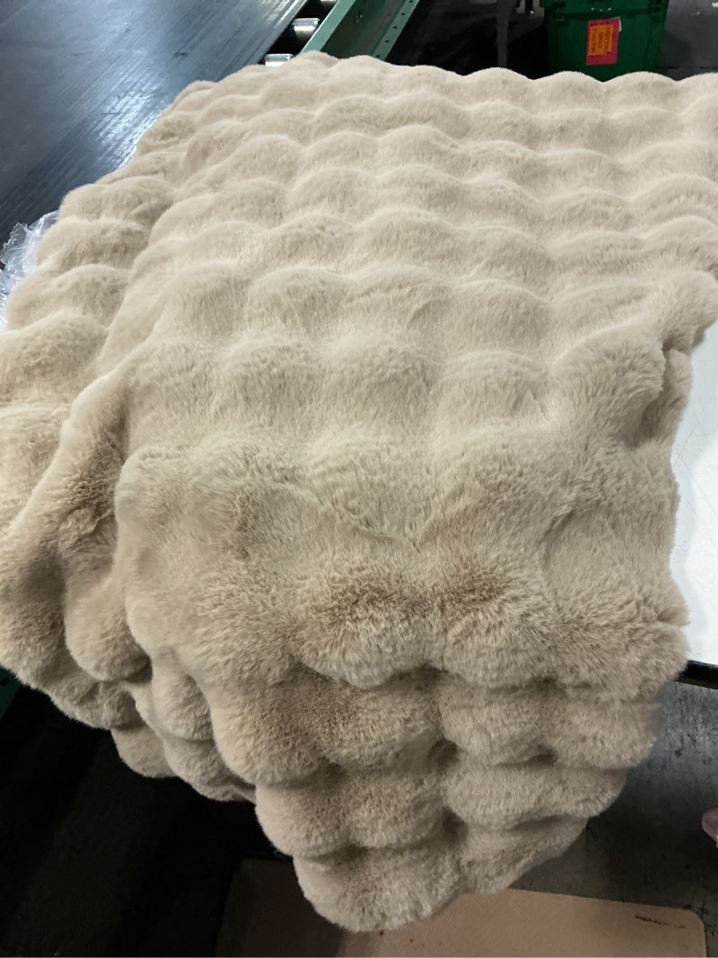 Condition photo showing Good Condition for ruched faux fur throw, 50x60, mink
