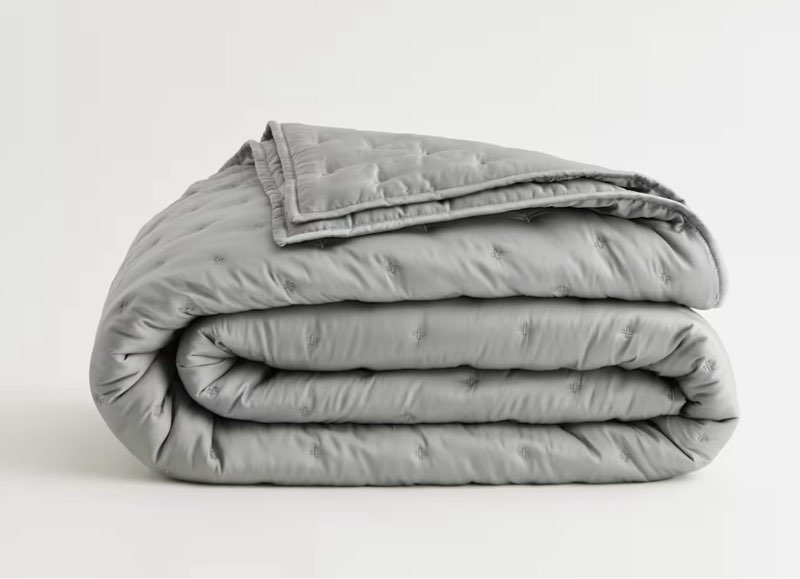 bamboo dream quilt king/cal king (color green ) (1 piece ) 