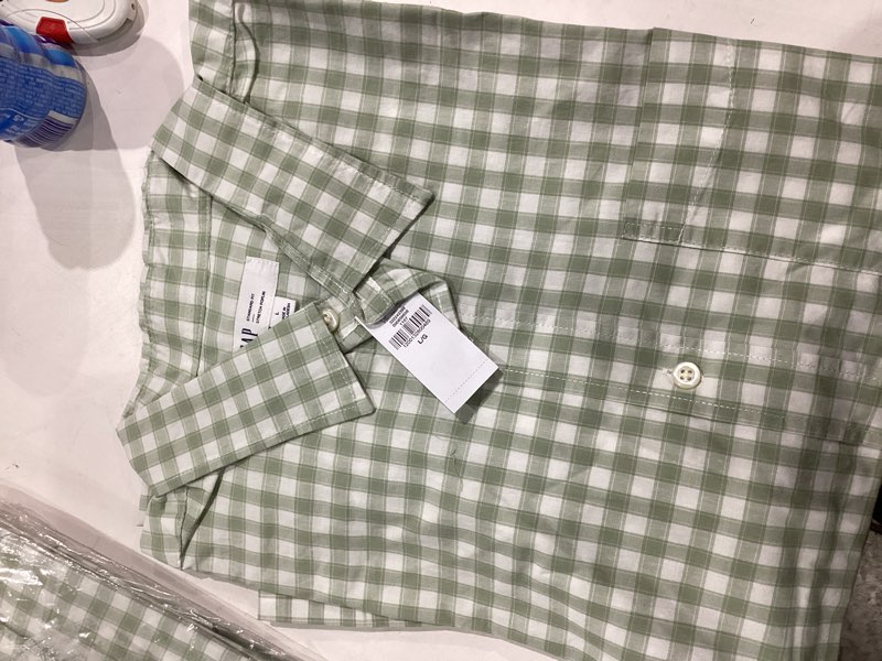 Condition photo showing Good Condition for Item similar))))  Gap Mens Standard Fit Stretch Poplin Long Sleeve Button Down Shirt Large Green White Stripe