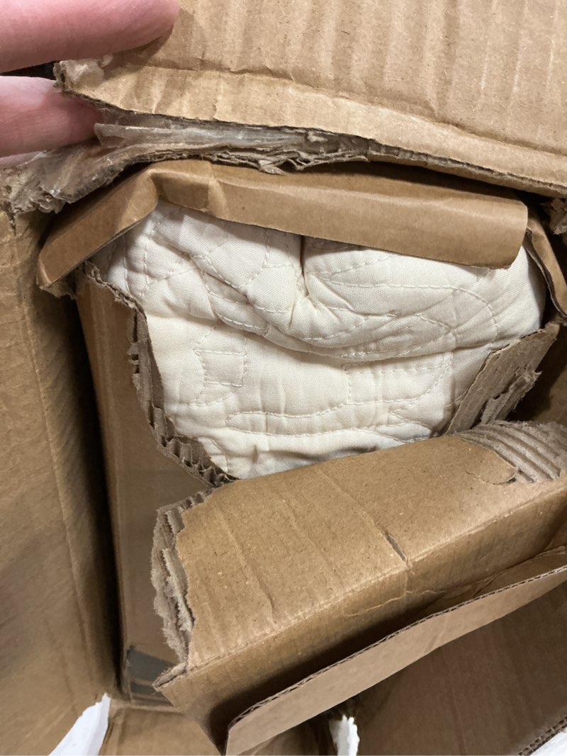 Condition photo showing New/Like New for madison park queen quilt set damask coverlet set for queen size bed, cottage oversized quilt set, scallop edge, all season, pre-washed cotton-filled queen size quilt, tuscany, full/queen cream 3 piece full/queen(94"x96") medallion cream