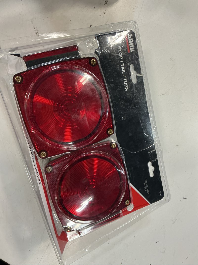 Condition photo showing Good Condition for carry-on trailer combination over 80-in tail light set
