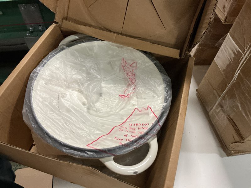 Condition photo showing Good Condition for enameled cast iron dutch oven - umite chef 5qt pot with lid & cotton potholders - heavy-duty cookware for bread baking, braising, stews, roasting(cream white) cream white 5qt