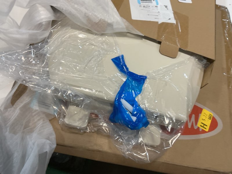 Condition photo showing Good Condition for american standard 5503a00b.020 transitional elongated toilet seat soft close, white elongated front