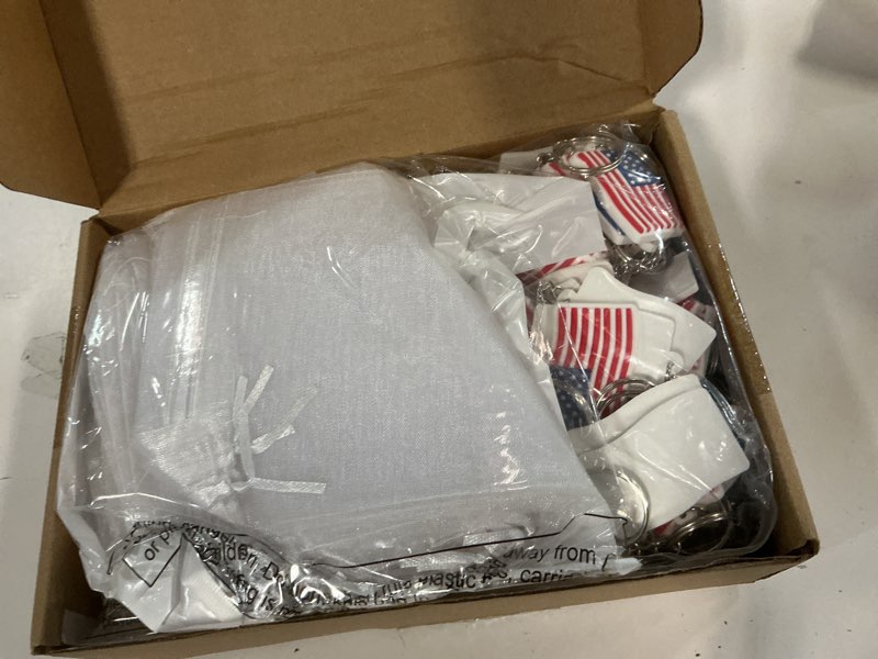 Condition photo showing New/Like New for Qilery 250 Pcs Veterans Day Style American Flag Lapel Pins Ballpoint Pen Black Independence Day Flag Keychains Thank You Card Organza Gift Bag for Home Office School 4th of July Party Supplies 250 Flag Day Style