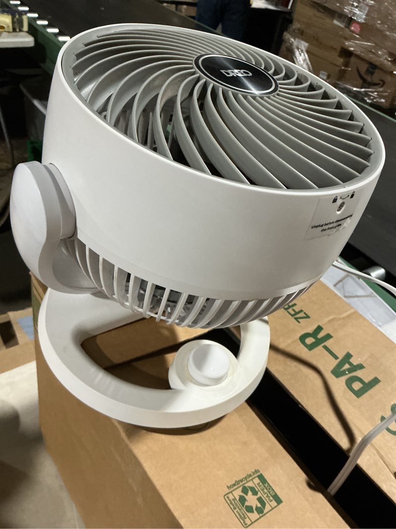 Condition photo showing As Is for vornado 660 large whole room air circulator fan with 4 speeds and 90-degree tilt, 660-large, white