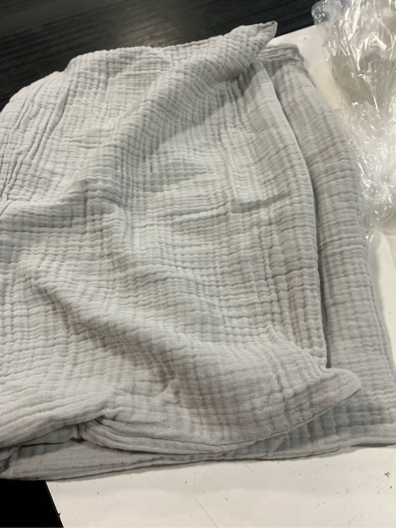Condition photo showing Good Condition for organic cotton gauze sham set color: mist(20x26)