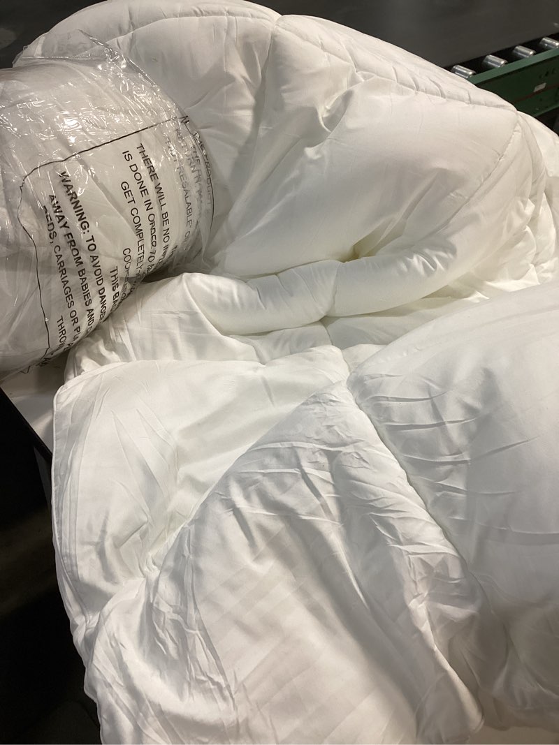 Condition photo showing As Is for ABENE Queen Size Mattress Topper for Back Pain Relief, Extra Thick Mattress Pad Pillowtop, Soft Plush Mattress Cover Bed Topper with Deep Pocket, Overfilled Down Alternative Filling, White White Queen