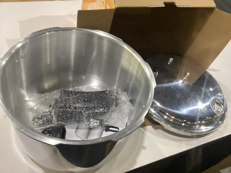 Condition photo showing Good Condition for fulgutonit 12 quart pressure cooker,aluminum pressure canner w/canning rack & easy lock lid for canning, steaming 12 quarts