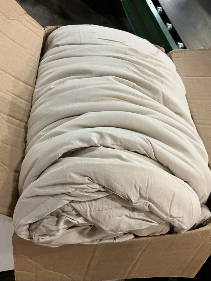 Condition photo showing Good Condition for bedsure king comforter set, beige soft prewashed bedding for all seasons, 3 pieces gentlesoft™ bed set, 1 lightweight comforter (104"x90") and 2 pillowcases (20"x36") king(104"x90") 01 - beige