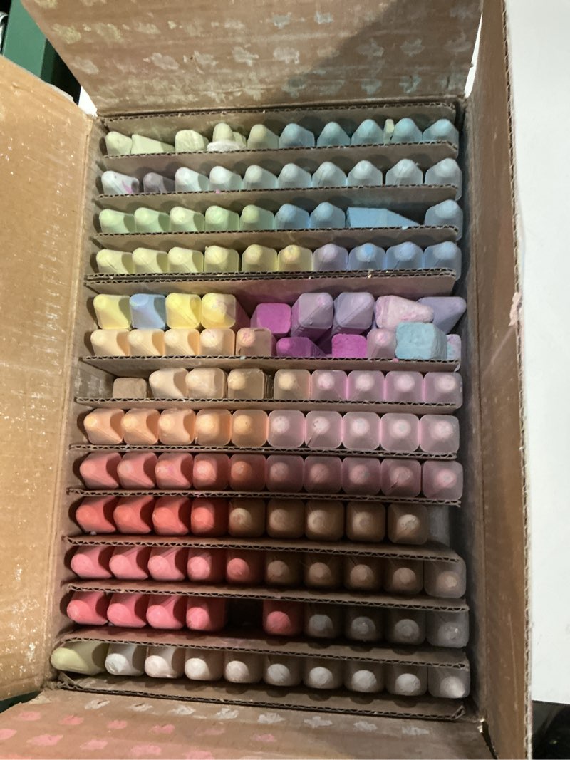 Condition photo showing Good Condition for crayola washable outdoor sidewalk chalk collection (130ct), bulk anti-roll chalk sticks for kids, outdoor toys & activities for kids, gifts, ages 4, 5, 6 130 count (pack of 1)