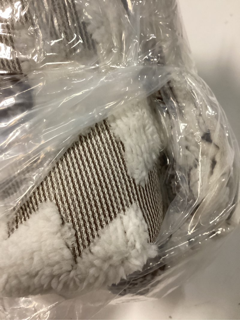 Condition photo showing Good Condition for weyond pet-friendly couch covers for sofa, soft plush washable sofa covers for dogs, non-slip furniture protector (seat cover, coffee, 35.5" x 82.5") seat cover 35.5" x 82.5"/90 x 210 cm coffee