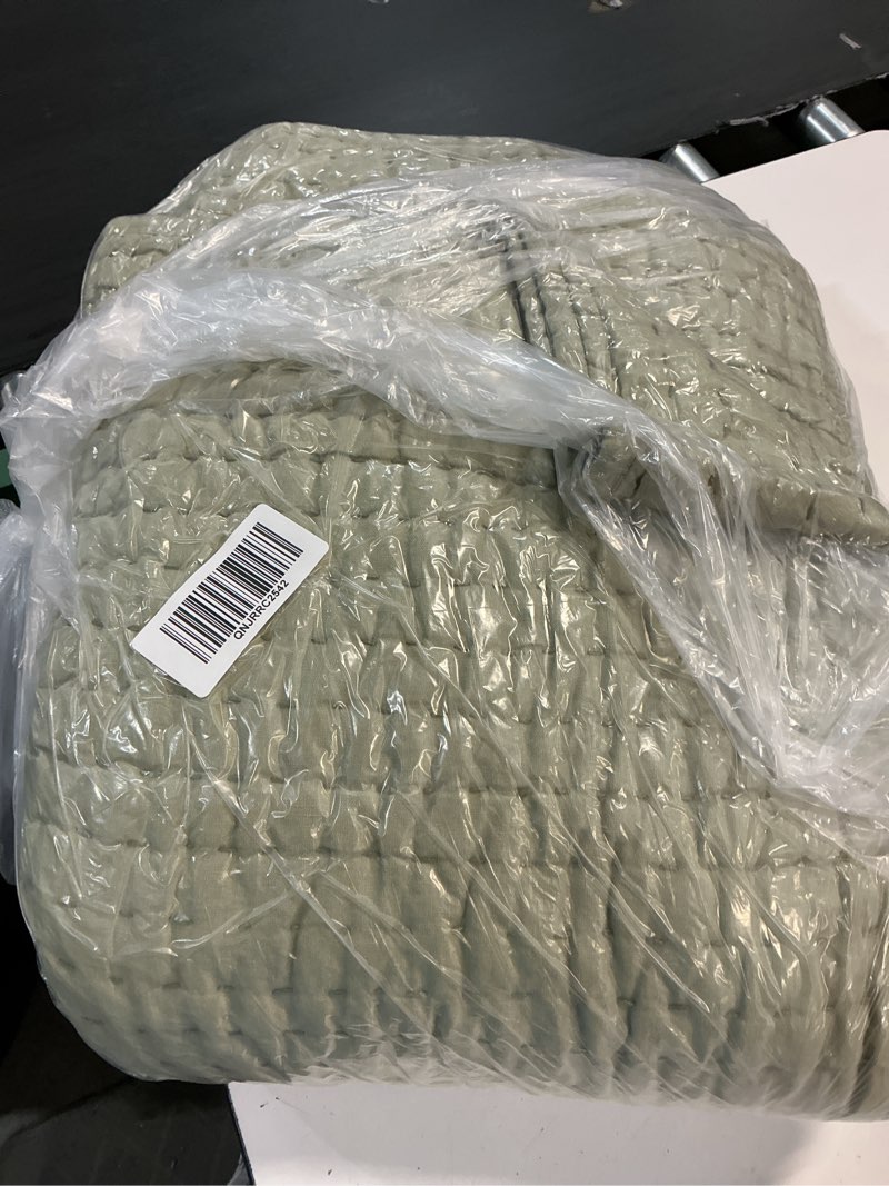 Condition photo showing Good Condition for european linen cotton stitch quilt, king/cal king, willowleaf