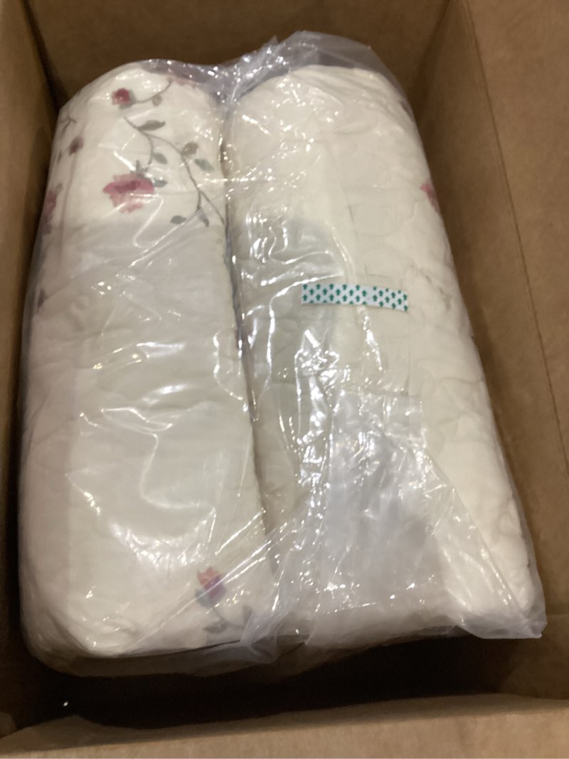 Condition photo showing New/Like New for vctops 3-Piece Floral Embroidered Bedspread Coverlet Set Oversize Queen 100% Cotton Reversible Patchwork 1 Quilt and 2 Pillow Shams (Flower,Oversize Queen) Oversize Queen Flower