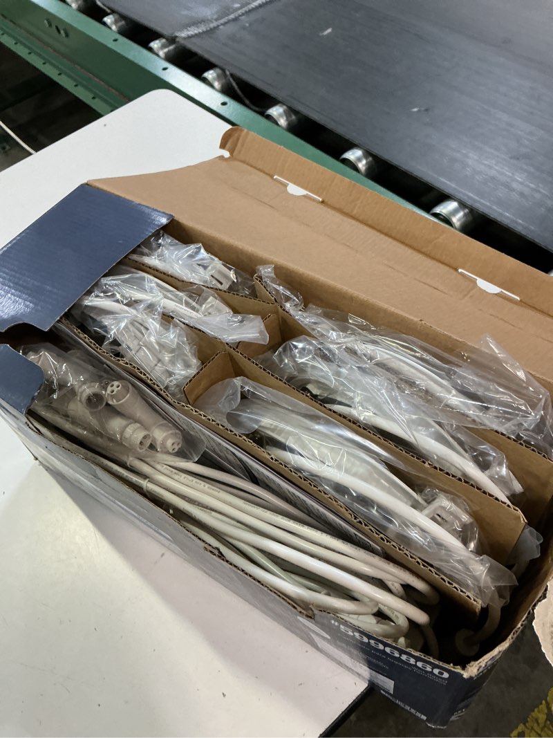 Condition photo showing Good Condition for utilitech color choice white 6-in 850 lumen switchable white w/ quick connect dimmable led recessed downlight 6pk