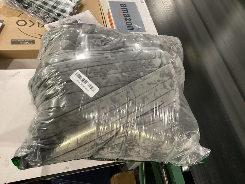 Condition photo showing New/Like New for EVERGRACE Velvet Quilt Set King Size, Luxurious Soft Striped Channel Bedding Set, Lightweight Velvet Comforter for All Season, Oversized Bedspread Coverlet with 2 Matching Shams, Charcoal Gray King (104" x 92") Charcoal Gray