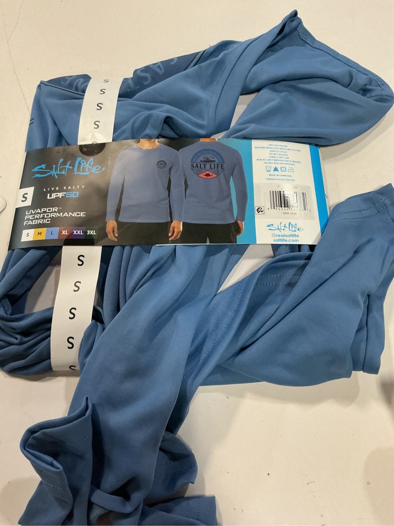 Condition photo showing New/Like New for salt life fin forward small performance shirt