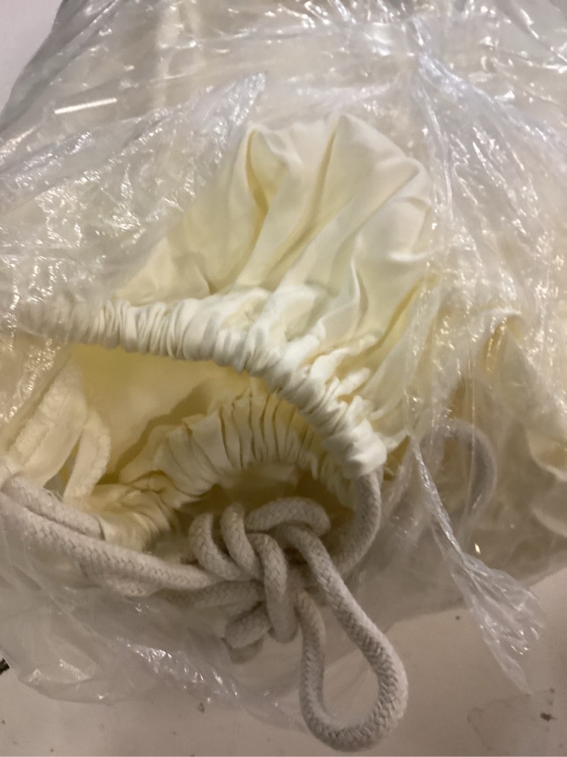 Condition photo showing Good Condition for king sheet set ivory