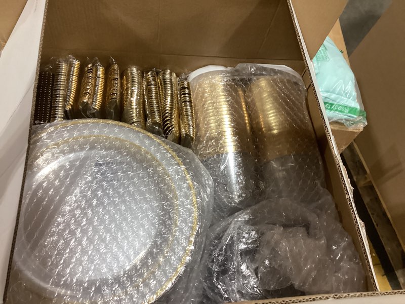 Condition photo showing New/Like New for wellife 600pc gold trim plastic dinnerware set for party: 100 dinner plates, 100 dessert plates, 300 cutlery, 100 cups clear gold 600pcs?100 guests?