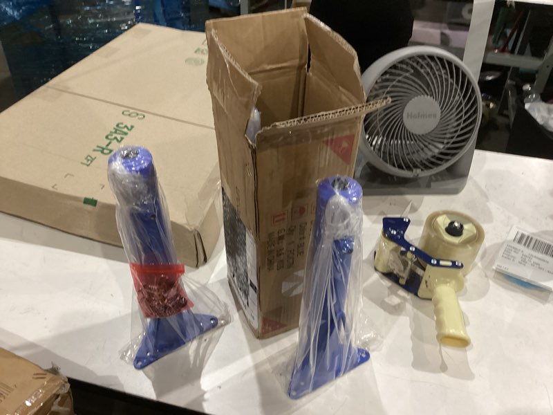 Condition photo showing Good Condition for blue metal adjustable legs for table 