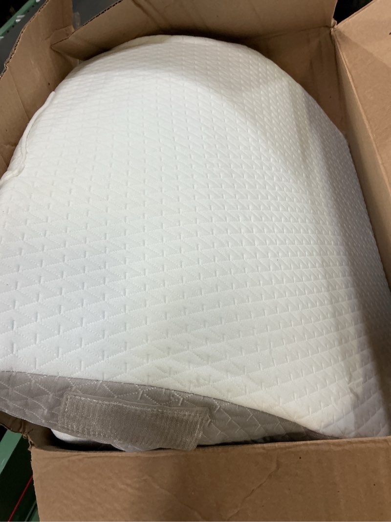 Condition photo showing Good Condition for 4PCS Wedge Pillow Set for After Surgery, Adjustable 9&12 Inch Bed Wedge Pillow for Sleeping, Incline Pillow Wedge for Headboard, Post Surgery, Acid Reflux, Neck&Back Support, White/Grey White/Grey Adjustable 9&12 Inch + 2 Head Pillow