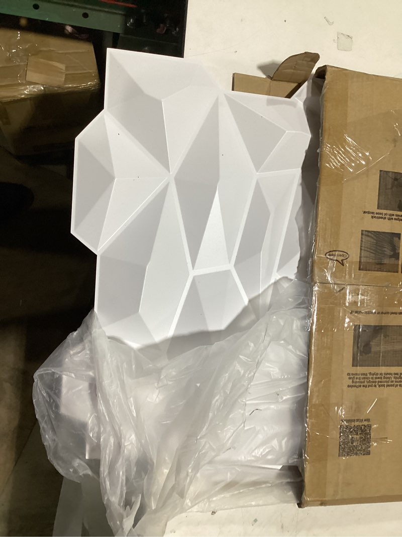Condition photo showing Good Condition for art3d 19.7" x 19.7" (pack of 12) wall panel marble, white diamond white 19.7" x 19.7"